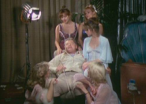 Benny as director Otto Lotto with several beauties in Hollywood Grates: Chubby Dodds